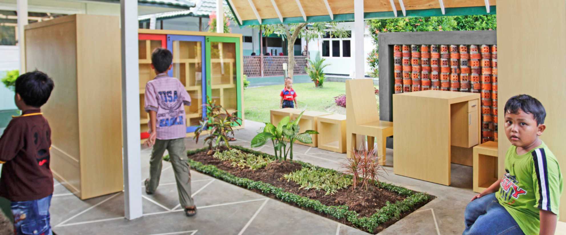 Mini Library Station Rumah Sakit Dr. R. Hardjanto, image 3
